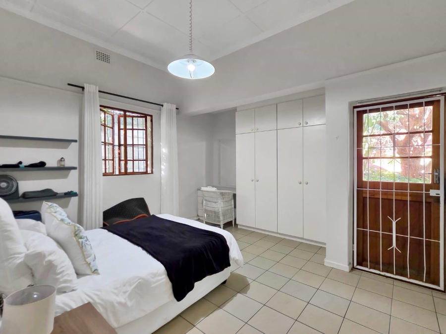 6 Bedroom Property for Sale in Green Point Western Cape